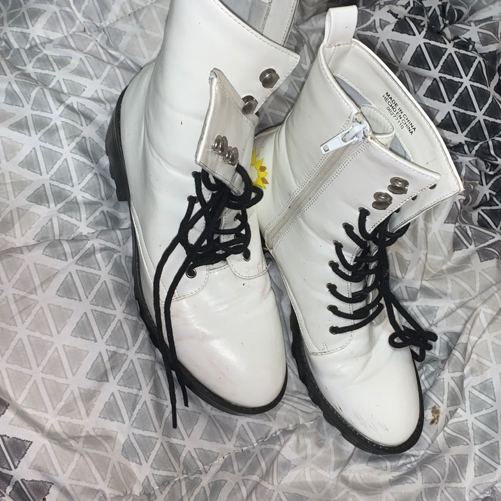 White Forever21 boots size 7
